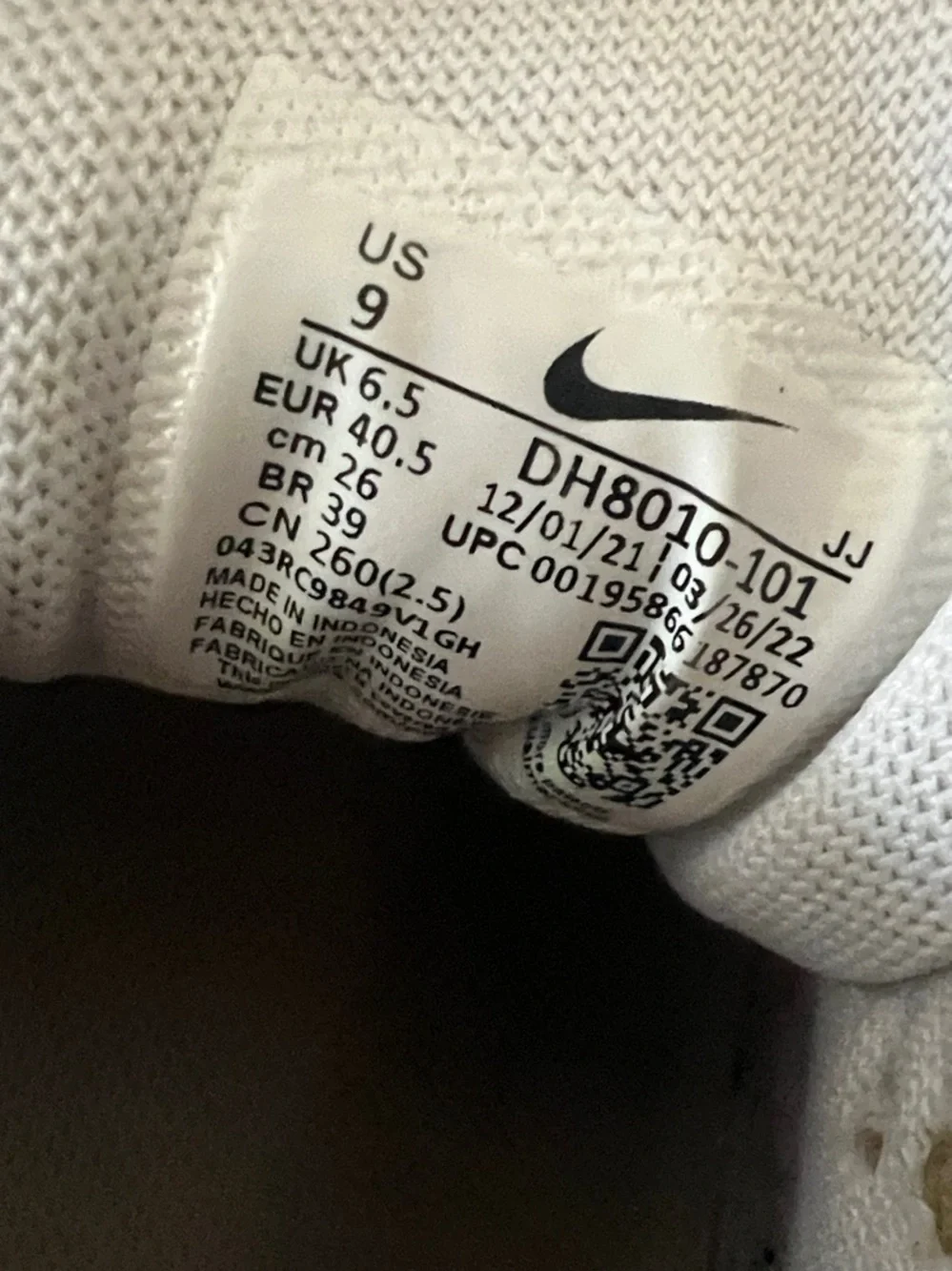 Nike White and Black Air Max Sneakers